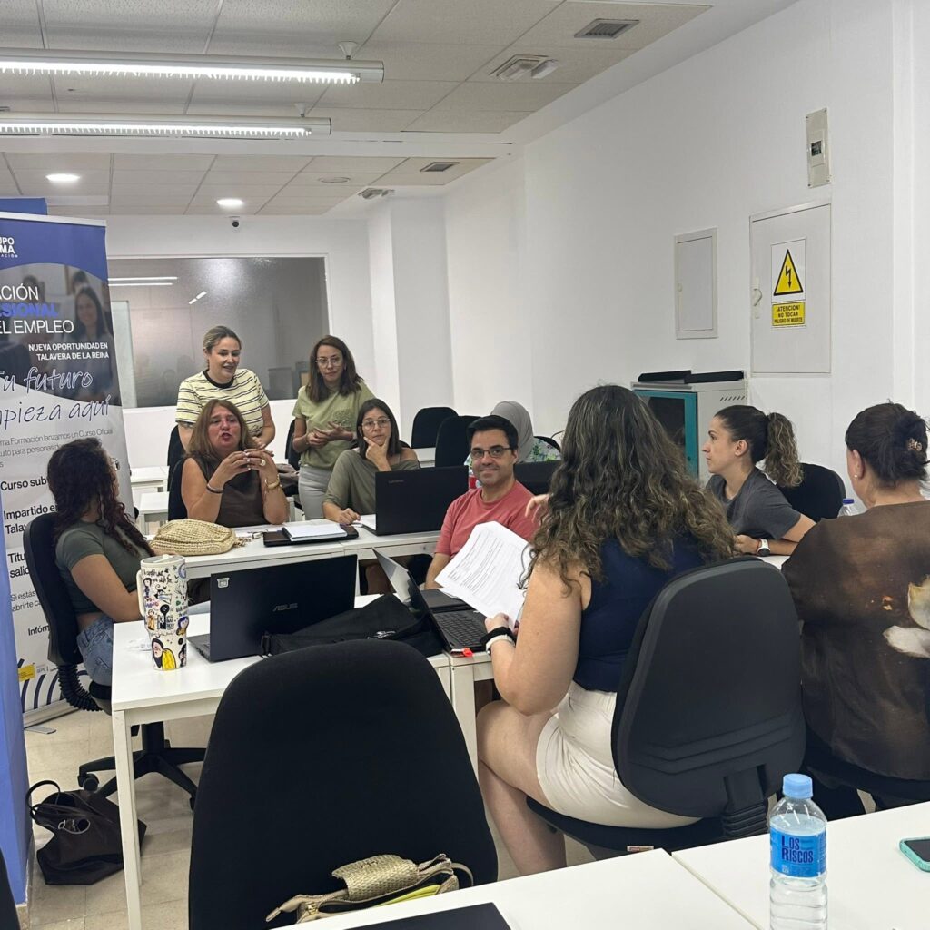 Clase presencial en el aula de Grupo Arma Formación